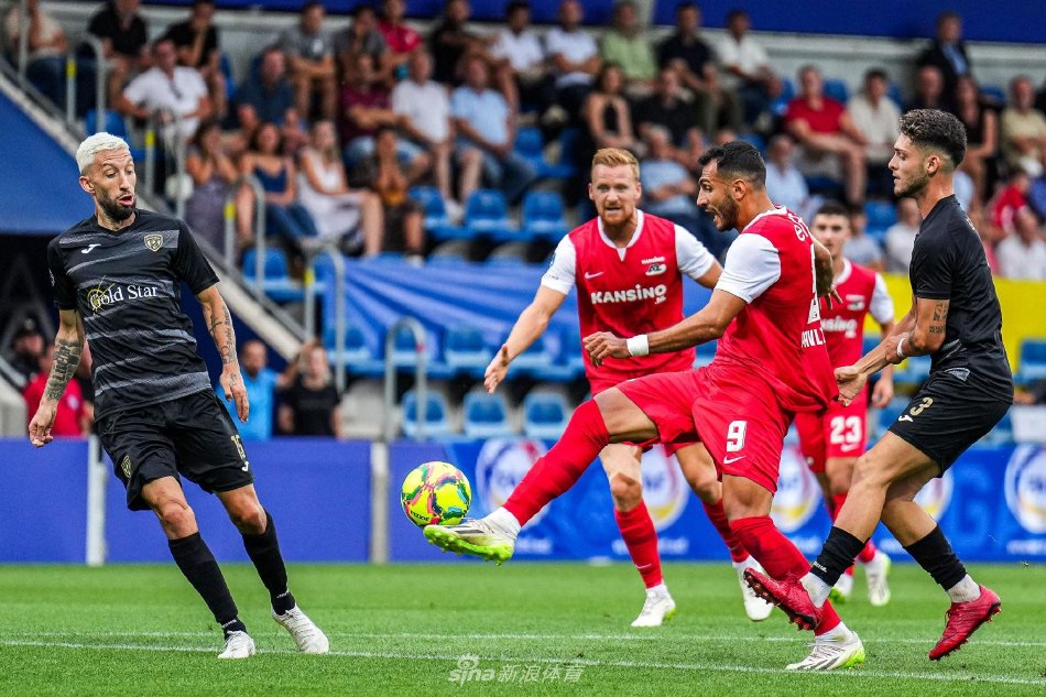 手陷入困境 手陷入困境